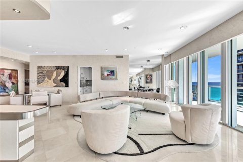 Copropriété à vendre à Bal Harbour, Floride: 2 chambres, 205.31 m2 № 2004083 - photo 3