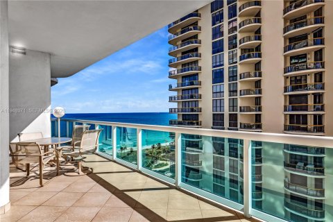Copropriété à vendre à Bal Harbour, Floride: 2 chambres, 205.31 m2 № 2004083 - photo 9