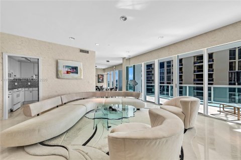 Copropriété à vendre à Bal Harbour, Floride: 2 chambres, 205.31 m2 № 2004083 - photo 13