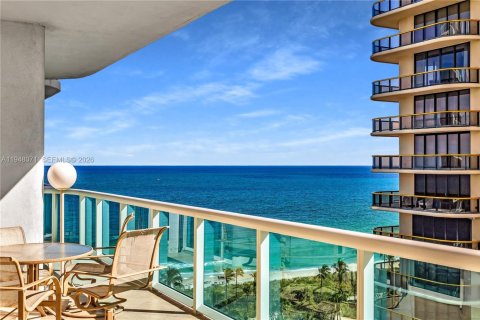 Copropriété à vendre à Bal Harbour, Floride: 2 chambres, 205.31 m2 № 2004083 - photo 2