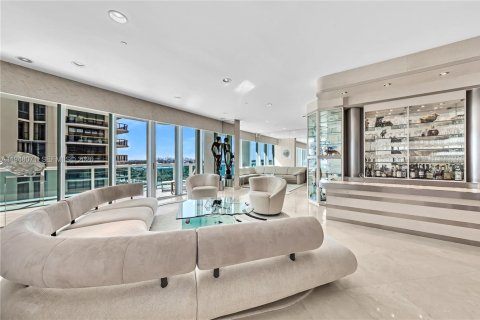 Copropriété à vendre à Bal Harbour, Floride: 2 chambres, 205.31 m2 № 2004083 - photo 17