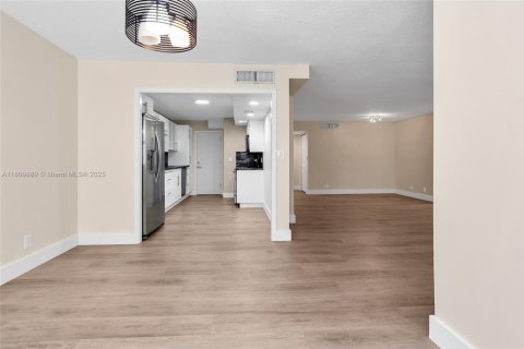Condominio en venta en Hallandale Beach, Florida, 2 dormitorios, 133.78 m2 № 1756400 - foto 13