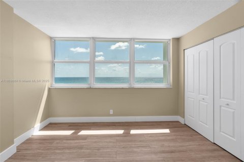 Condominio en venta en Hallandale Beach, Florida, 2 dormitorios, 133.78 m2 № 1756400 - foto 29