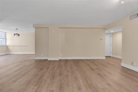Condominio en venta en Hallandale Beach, Florida, 2 dormitorios, 133.78 m2 № 1756400 - foto 10