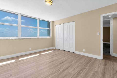 Condominio en venta en Hallandale Beach, Florida, 2 dormitorios, 133.78 m2 № 1756400 - foto 3