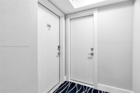 Condominio en venta en Hallandale Beach, Florida, 2 dormitorios, 133.78 m2 № 1756400 - foto 1