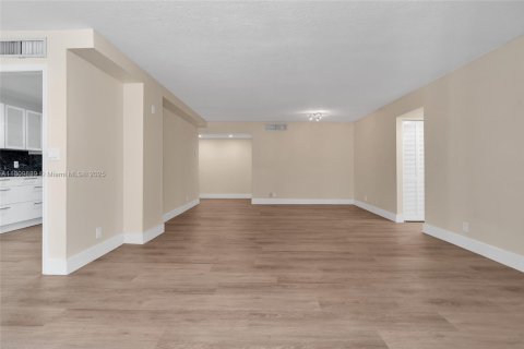 Condominio en venta en Hallandale Beach, Florida, 2 dormitorios, 133.78 m2 № 1756400 - foto 12