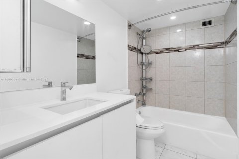 Condominio en venta en Hallandale Beach, Florida, 2 dormitorios, 133.78 m2 № 1756400 - foto 27