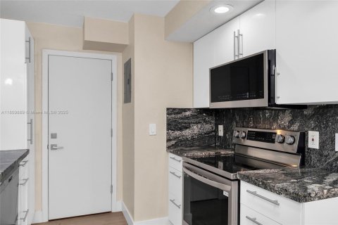 Condominio en venta en Hallandale Beach, Florida, 2 dormitorios, 133.78 m2 № 1756400 - foto 19