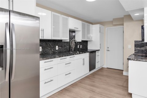 Condominio en venta en Hallandale Beach, Florida, 2 dormitorios, 133.78 m2 № 1756400 - foto 18
