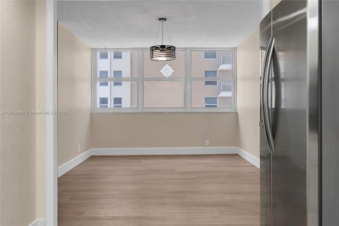 Condominio en venta en Hallandale Beach, Florida, 2 dormitorios, 133.78 m2 № 1756400 - foto 23