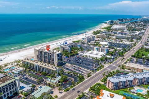 Condo in Saint Pete Beach, Florida, 3 bedrooms  № 2384243 - photo 2