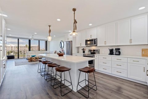Condo in Saint Pete Beach, Florida, 3 bedrooms  № 2384243 - photo 11