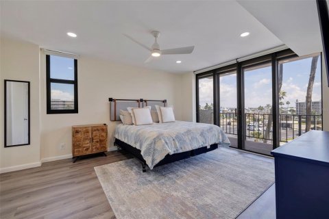 Condo in Saint Pete Beach, Florida, 3 bedrooms  № 2384243 - photo 23