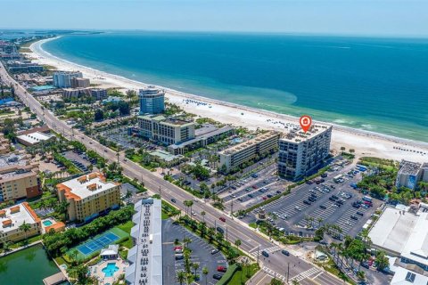 Condo in Saint Pete Beach, Florida, 3 bedrooms  № 2384243