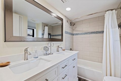 Condo in Saint Pete Beach, Florida, 3 bedrooms  № 2384243 - photo 29