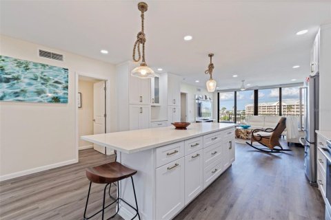 Condo in Saint Pete Beach, Florida, 3 bedrooms  № 2384243 - photo 13