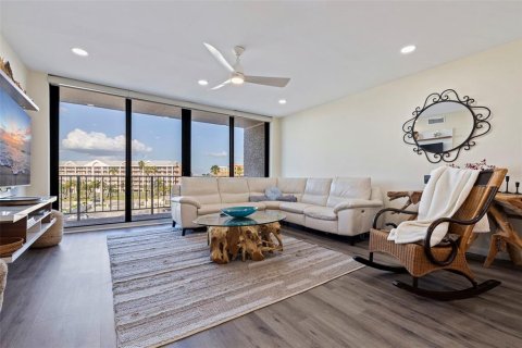 Condo in Saint Pete Beach, Florida, 3 bedrooms  № 2384243 - photo 18