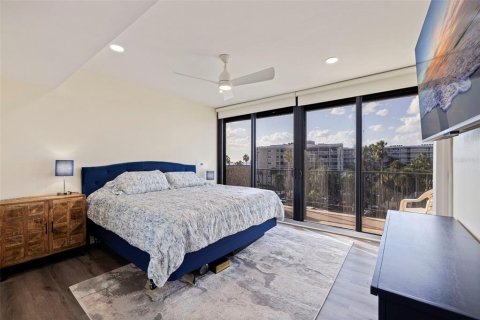 Condo in Saint Pete Beach, Florida, 3 bedrooms  № 2384243 - photo 25