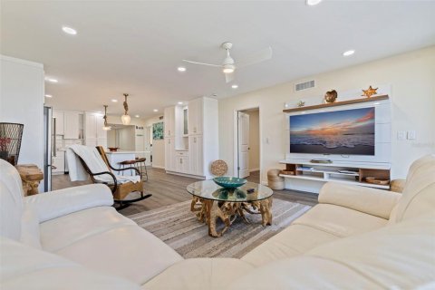 Condo in Saint Pete Beach, Florida, 3 bedrooms  № 2384243 - photo 22
