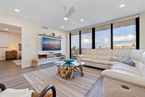 Condo in Saint Pete Beach, Florida, 3 bedrooms  № 2384243 - photo 20