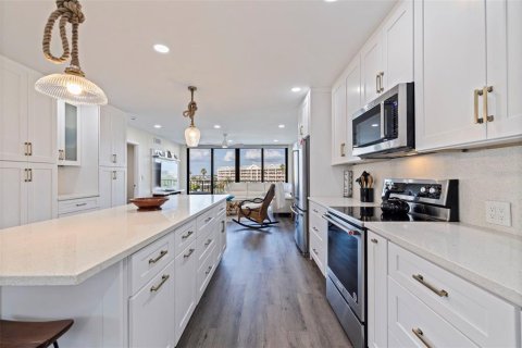 Condo in Saint Pete Beach, Florida, 3 bedrooms  № 2384243 - photo 12