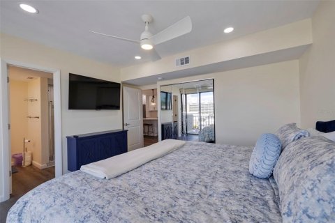 Condo in Saint Pete Beach, Florida, 3 bedrooms  № 2384243 - photo 28
