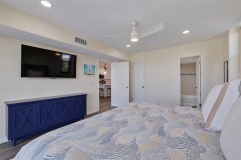 Condo in Saint Pete Beach, Florida, 3 bedrooms  № 2384243 - photo 24
