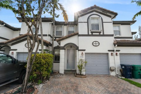 Adosado en venta en Doral, Florida, 4 dormitorios, 175.96 m2 № 1136589 - foto 1