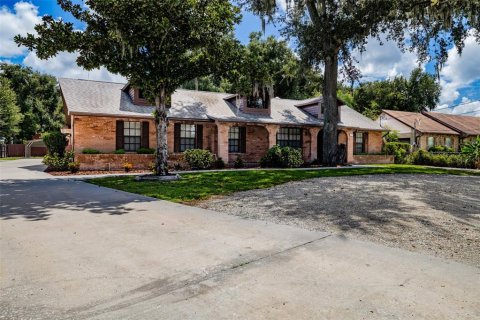 Villa ou maison à Brandon, Floride 4 chambres, 223.15 m2 № 2344814