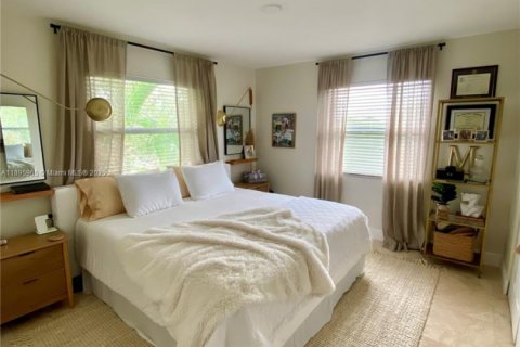 Condominio en alquiler en Miami, Florida, 2 dormitorios, 94.02 m2 № 1950278 - foto 3