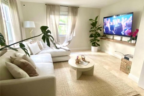 Condominio en alquiler en Miami, Florida, 2 dormitorios, 94.02 m2 № 1950278 - foto 1