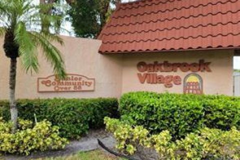 Condominio en North Lauderdale, Florida, 2 dormitorios № 2146611