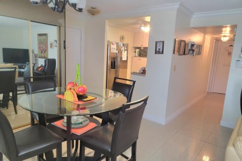Condominio en venta en North Lauderdale, Florida, 2 dormitorios, 107.77 m2 № 2146611 - foto 3