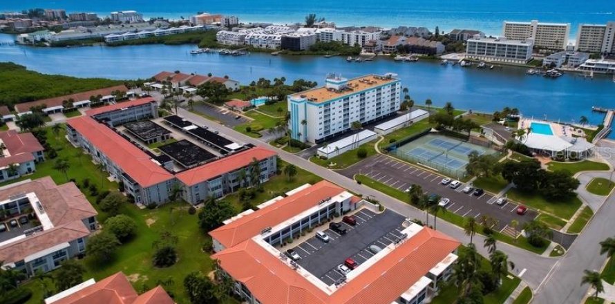 Condo à Largo, Floride, 2 chambres № 2317427