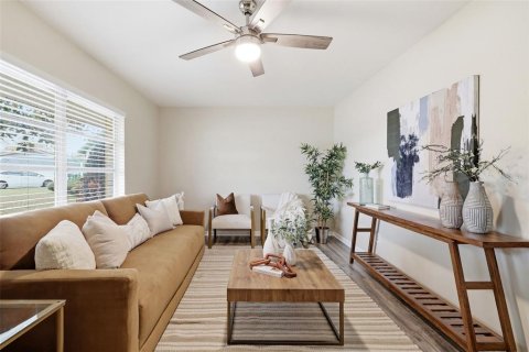 House in Tampa, Florida 3 bedrooms, 160.16 sq.m. № 2196188 - photo 5