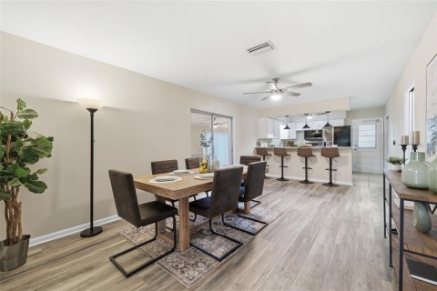 House in Tampa, Florida 3 bedrooms, 160.16 sq.m. № 2196188 - photo 16