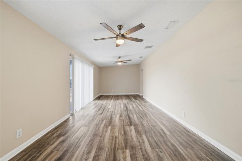 House in Tampa, Florida 3 bedrooms, 160.16 sq.m. № 2196188 - photo 30