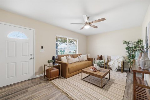 House in Tampa, Florida 3 bedrooms, 160.16 sq.m. № 2196188 - photo 4