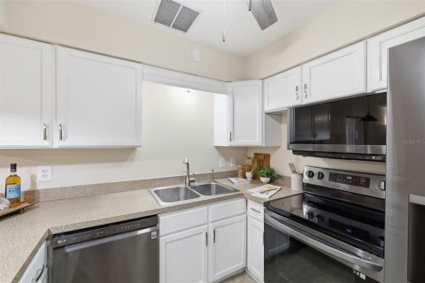 House in Tampa, Florida 3 bedrooms, 160.16 sq.m. № 2196188 - photo 20