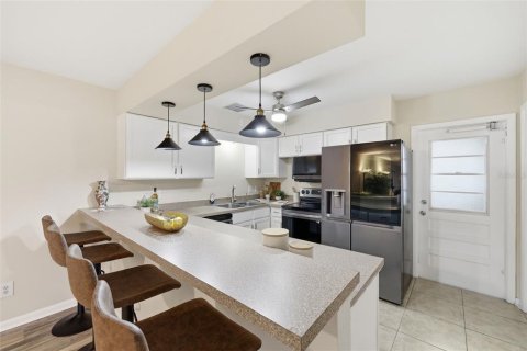 House in Tampa, Florida 3 bedrooms, 160.16 sq.m. № 2196188 - photo 18