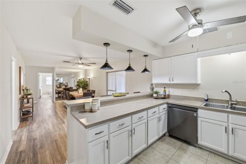 House in Tampa, Florida 3 bedrooms, 160.16 sq.m. № 2196188 - photo 19