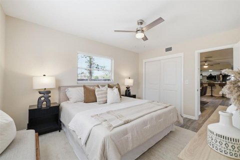 House in Tampa, Florida 3 bedrooms, 160.16 sq.m. № 2196188 - photo 11