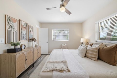 House in Tampa, Florida 3 bedrooms, 160.16 sq.m. № 2196188 - photo 9
