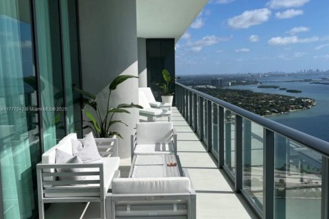Condominio en alquiler en Miami, Florida, 4 dormitorios, 305.56 m2 № 1868353 - foto 9