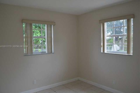 House in Davie, Florida 4 bedrooms, 103.12 sq.m. № 2075395 - photo 5