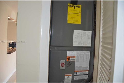 House in Davie, Florida 4 bedrooms, 103.12 sq.m. № 2075395 - photo 8