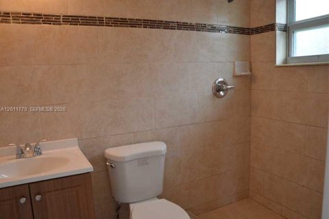 House in Davie, Florida 4 bedrooms, 103.12 sq.m. № 2075395 - photo 3