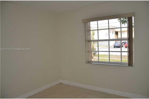 House in Davie, Florida 4 bedrooms, 103.12 sq.m. № 2075395 - photo 7