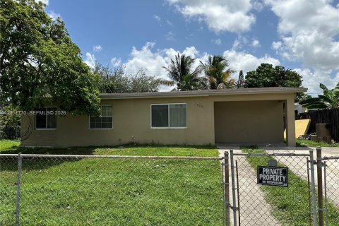 House in Davie, Florida 4 bedrooms, 103.12 sq.m. № 2075395